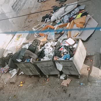 Eyüpsultan Belediyesi Konteynerlerin Kar Altında Kalmaması Ve Temizlik Sorunu