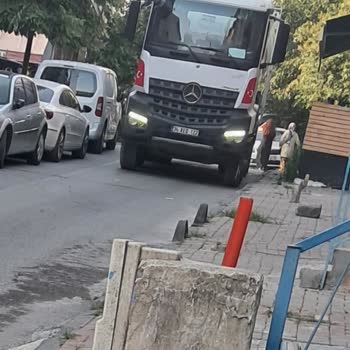 Beton Mikserleri Sokakta Tehlike Saçıyor Cam Açamıyoruz