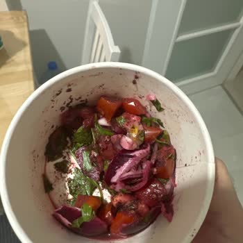 Sipariş Edilen Salatanın Kötü Kalitede Ve Yetersiz Gönderilmesi