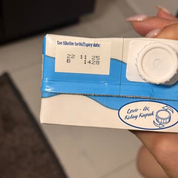 Laktozsuz Süt Mavi Renkte Çıktı, Güvenimiz Sarsıldı