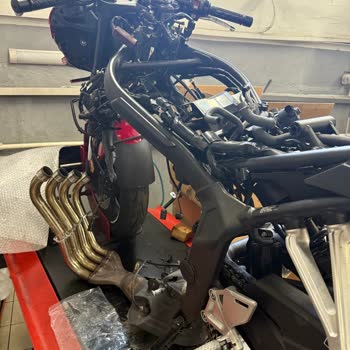 Honda CBR 650R Motorum Serviste Parçalara Ayrıldı Kimse Sorumluluk Almıyor