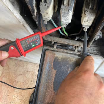 Elektrik Dalgalanması Cihazlarımı Tehlikeye Atıyor, Ayedaş Sorunu Çözmüyor