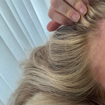 İlgisiz Ve Deneyimsiz Çalışan Nedeniyle Saçım Mahvoldu