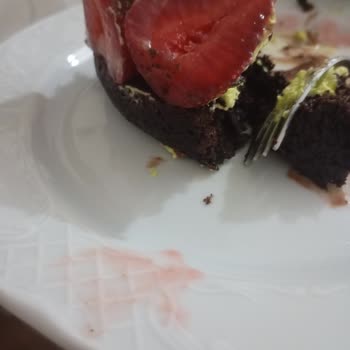 Hacı Bekir Künç Gaziantepli Pastada Yabancı Maddeyle Karşılaştım, Sağlığım Tehlikeye Girdi