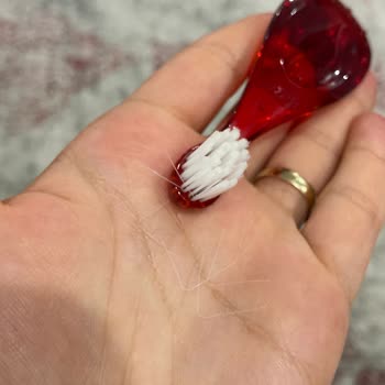 Bebek Diş Fırçasının Kılları Dökülüyor, Güvenlik Endişesi Yaşıyorum