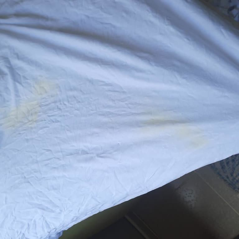 Leke Çıkarması Beklenen Ürün, Beyaz Atletimde Sarı Leke Bıraktı!