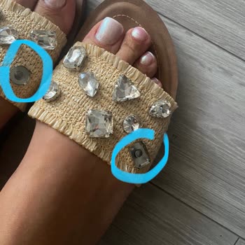 Yüksek Ücretli Derimod Terliğin Taşları 3 Günde Döküldü Değişim Reddedildi