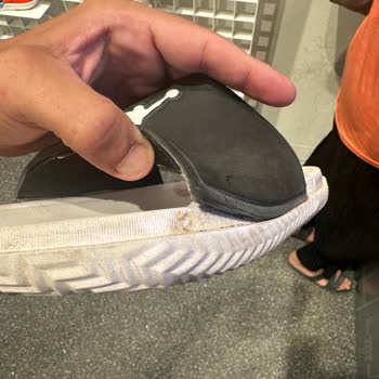 2 Ayda Yırtılan Terliğe Kullanıcı Hatası Denilerek İade Reddedildi