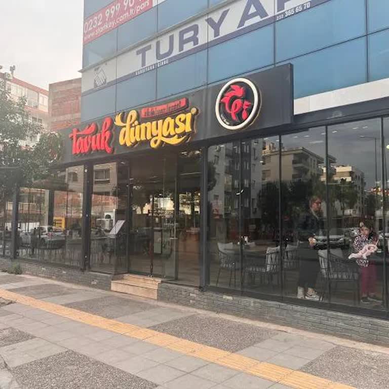 Restoranda Yetersiz Klima Nedeniyle Aşırı Sıcak Ve Rahatsız Edici Ortam