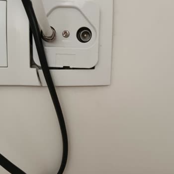 Uydu Priz Değişiminde Yüksek Fiyat Talebi Ve Fiyat Farklılıkları