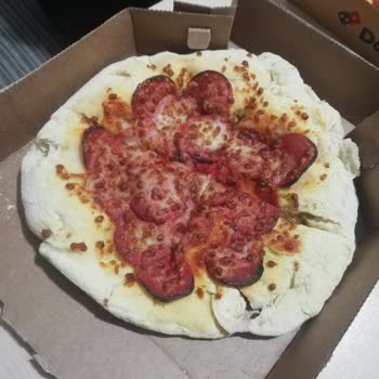 Domino's Pizza'da Pişmemiş Pizza Ve Ücretli Ketçap-Mayonez Sorunu