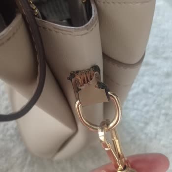 Pahalı Çantanın Askısı Koptu, Tamir Ve Değişim Reddi