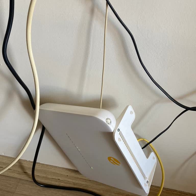 Kısa Modem Kablosu İçin Yüksek Ücret Ve Yetersiz Çözüm