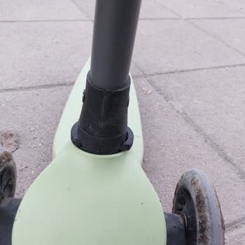 Scooter Katlanma Mekanizmasındaki Kırık Parça İçin Yardım Talebi
