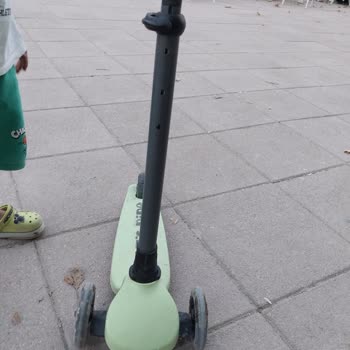 Scooter Katlanma Mekanizmasındaki Kırık Parça İçin Yardım Talebi
