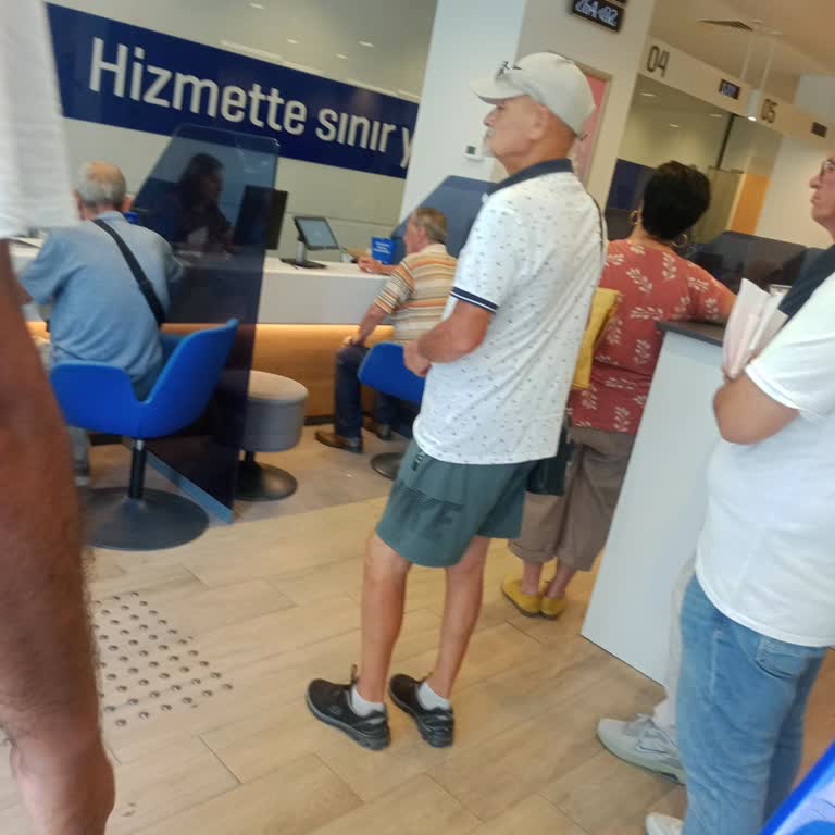 Mobil Bankacılık Ve Şube Hizmetlerinde Yaşanan Erişim Sorunu