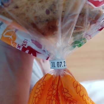 Küflü Ekmek Satışı Ve Şube Personelinin İlgisizliği Nedeniyle Mağduriyet