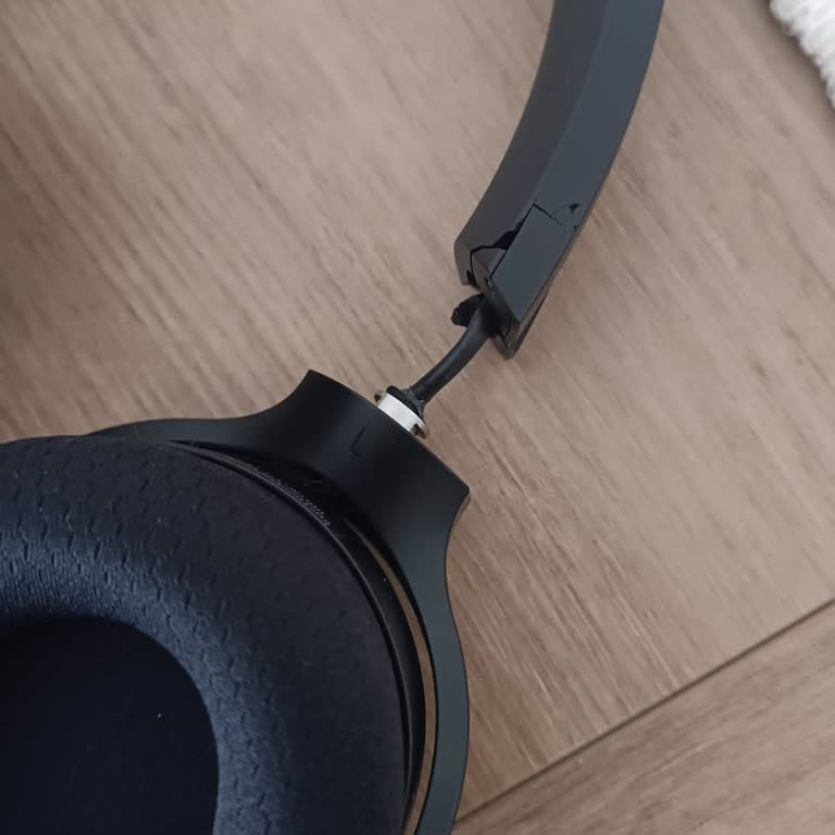 Razer Barracuda Auriculares, grietas espontáneas y problema con el costo de reparación