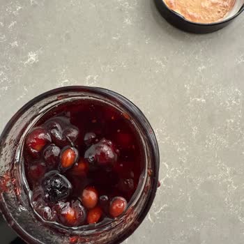 Aldığım Vişne Reçelleri Çekirdek Dolu Ve Firma İlgisiz