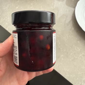 Aldığım Vişne Reçelleri Çekirdek Dolu Ve Firma İlgisiz