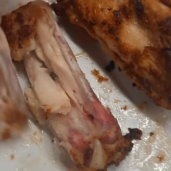 Köfteci Yusuf'ta Pişmemiş Ve Kokmuş Etler, İlgisiz Hizmet