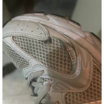 Kısa Sürede Yırtılan New Balance Ayakkabı İçin Değişim Talebi