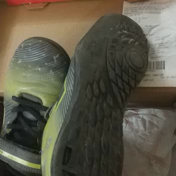 Lotto Ayakkabının Tabanı 2 Ayda Eridi, İnceleme Sonucu Tatmin Etmedi