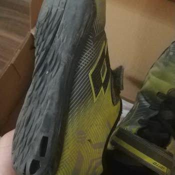 Lotto Ayakkabının Tabanı 2 Ayda Eridi, İnceleme Sonucu Tatmin Etmedi