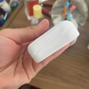 I Regret Buying La Roche-Posay Sunscreen Due to Its Sour Smell and Acne Reaction