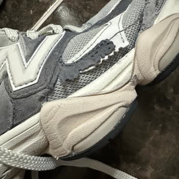 Kısa Sürede Parçalanan Ayakkabı Ve İlgisiz Mağaza