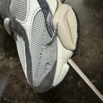 Kısa Sürede Parçalanan Ayakkabı Ve İlgisiz Mağaza