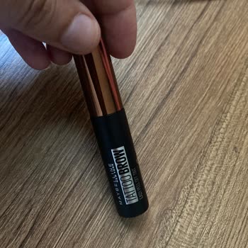 Maybelline Tattoo Brow färbt grün und kann nach Gebrauch nicht zurückgegeben werden