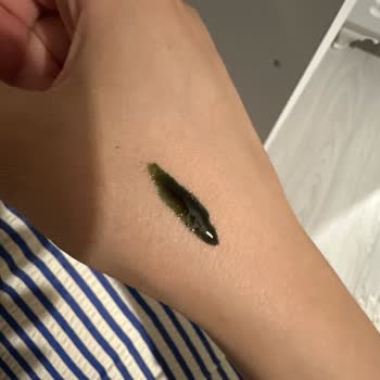 Maybelline Tattoo Brow färbt grün trotz Neukauf