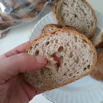 Mersin Çağdaşkent Luna Patiseri Ürünlere Dikkat Etmiyor!