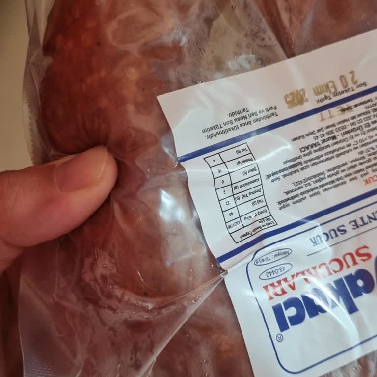 Sıcak Havada Sucuklar Eridi, Buz Eklenmeden Gönderildi