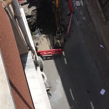 Kazı Sonrası Yol Onarımı Yapılmadı, Çocuklar Ve Araçlar Risk Altında