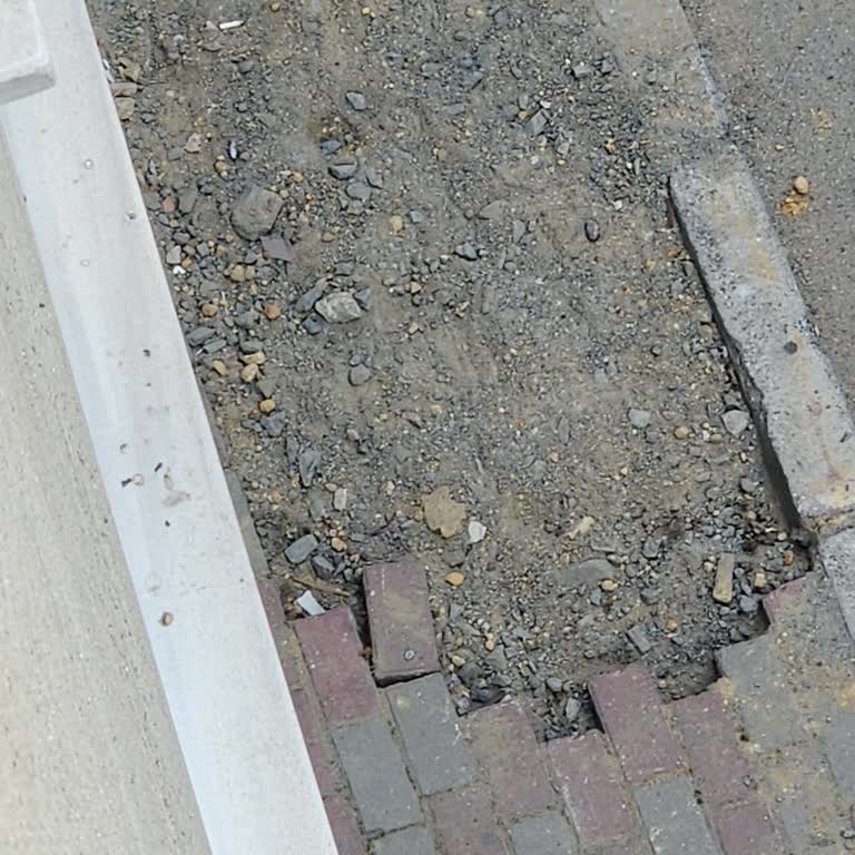 Elektrik Arızası Sonrası Kaldırım Onarımı Yapılmadı