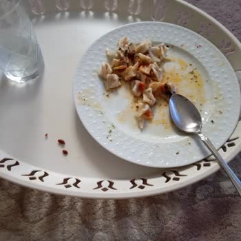 Mantı İçinden Taş Gibi Sert Madde Çıktı!