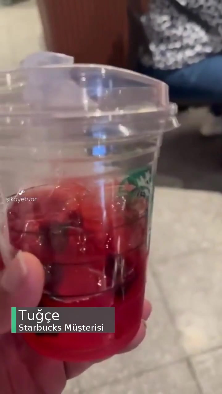 Starbucks İçecekten Salyangoz Çıktı videonun kapak resmi