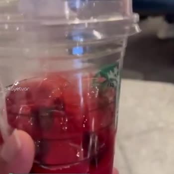 Starbucks İçecekten Salyangoz Çıktı