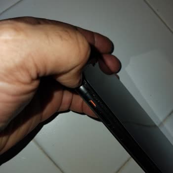 Serviste 3 Ay Bekleyen Telefon Camı Kalkmış Halde Teslim Edildi