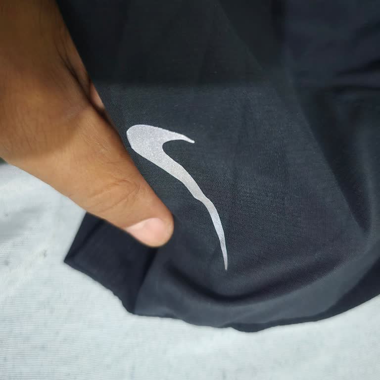 Nike Taytlı Şortta Kısa Sürede Logo Deformasyonu Ve İade Talebi