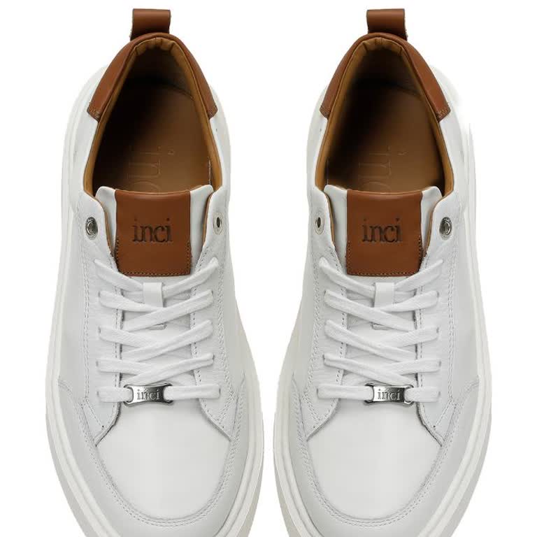 Yeni Alınan Ayakkabı Çorapları Boyadı, Mağaza İlgisiz Kaldı