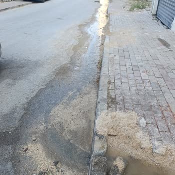 Patlayan Su Borusu Günlerdir Onarılmıyor, Mahalle Sular Altında