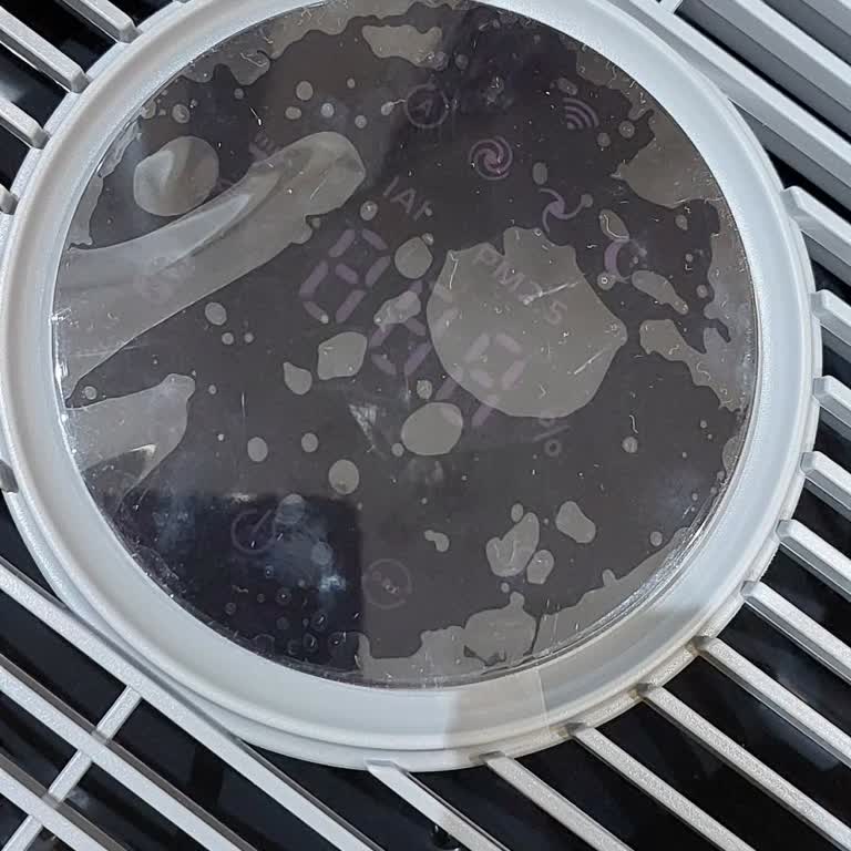 Kutudan Çizikli Ve Kullanılmış Görünen Hava Temizleyici Çıkması Hayal Kırıklığı