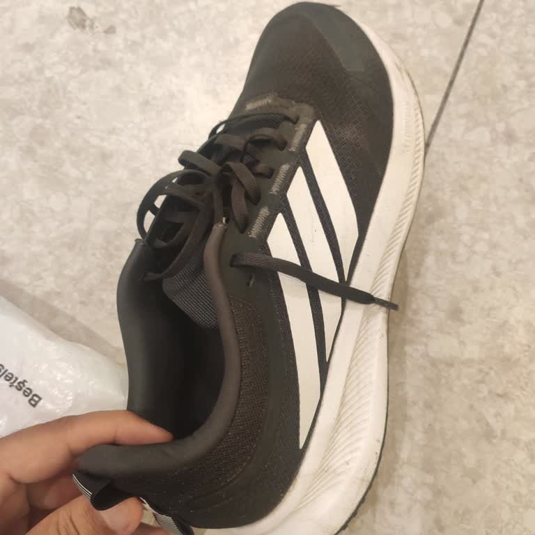 Aldığım Spor Ayakkabının Dikişleri Kısa Sürede Söküldü Mağaza Çözüm Sunmadı