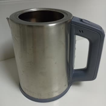 Grundig Çay Makinesinde Tekrar Eden Su Akıtma Sorunu Mağduriyet Yaratıyor