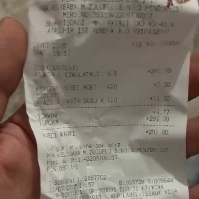 Aldığım Pastanın Çilekleri Çürük Çıktı, Mağduriyetimin Giderilmesini İstiyorum