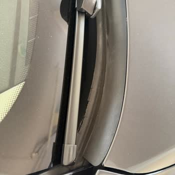 BMW F10 Ön Cam Izgara Plastiği Kronik Sorunu