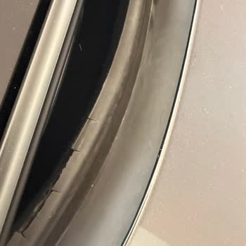 BMW F10 Ön Cam Izgara Plastiği Kronik Sorunu